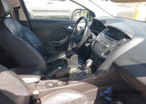 2016 Ford Focus Se z USA, uszkodzony, nr VIN 1FADP3F24GL320976